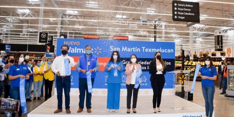Norma Layón inaugura Sucursal Walmart en Texmelucan