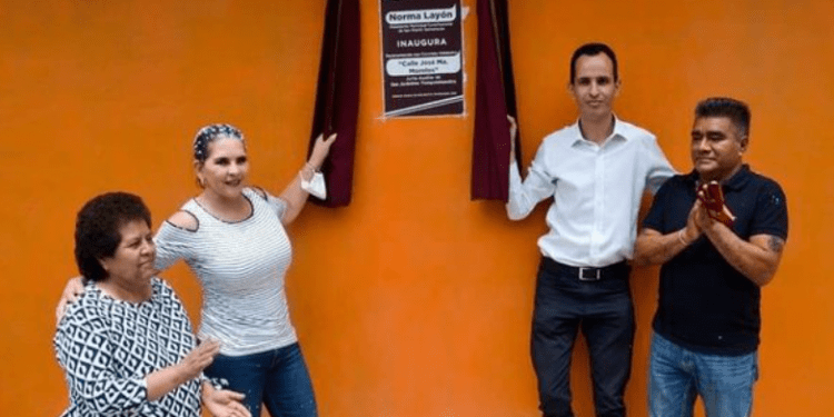 Norma Layón entrega obra de pavimento hidráulico en Texmelucan
