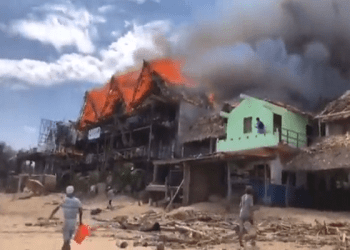 Incendio en Zipolite, Oaxaca deja daños en al menos 10 negocios