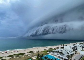 ¡Impresionante! Se vuelve a formar mega nube en playa de Tampico