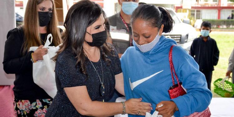 Norma Layón entrega más de 3 mil despensas en Texmelucan 