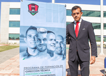 Ángel Hernández, silbante poblano internacional