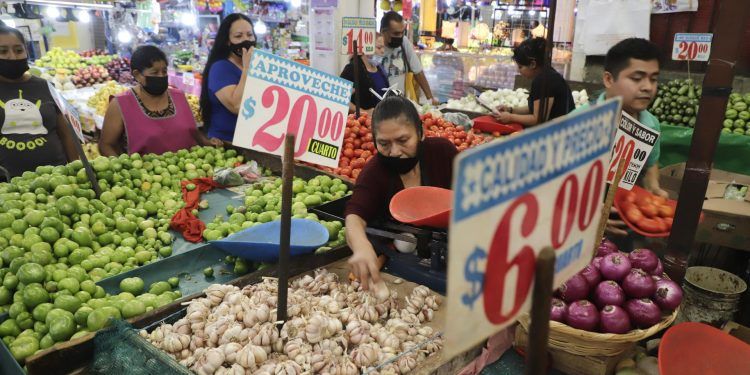Inflación tendría mayor incremento en agosto, advierten especialistas
