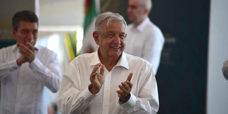 López Obrador admite que sistema de salud pública “está muy mal”