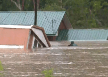 Van 26 personas que pierden la vida por inundaciones en Kentucky, EU