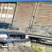 Camioneta se la lleva el tren al tratar de ganar el paso en Tepeaca