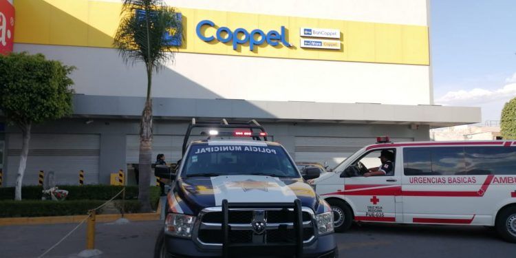 Delincuentes hacen boquete en tienda departamental de Balcones del Sur