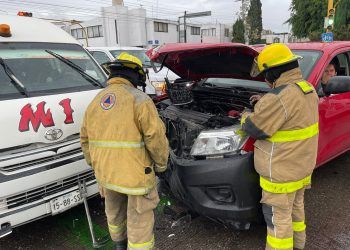 Choque entre combi y camioneta deja 13 heridos en el Circuito Juan Pablo II