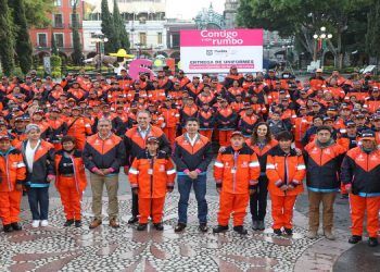 Da gobierno capitalino uniformes a Naranjitas