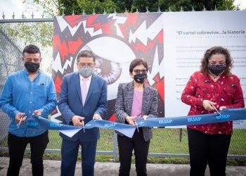 Rectora de la BUAP inaugura exposición “El cartel sobrevive…la historia prevalece”