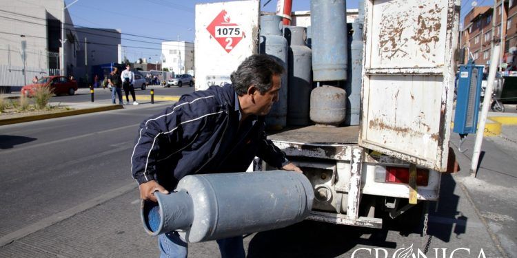 Publica la CRE la lista de precios máximos de gas LP; baja centavos en Puebla
