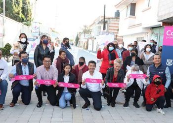 Entrega Ayuntamiento de Puebla obra de pavimentación en Loma Linda