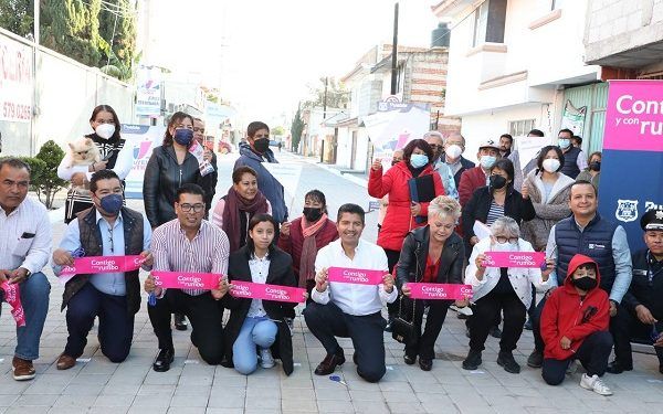 Entrega Ayuntamiento de Puebla obra de pavimentación en Loma Linda