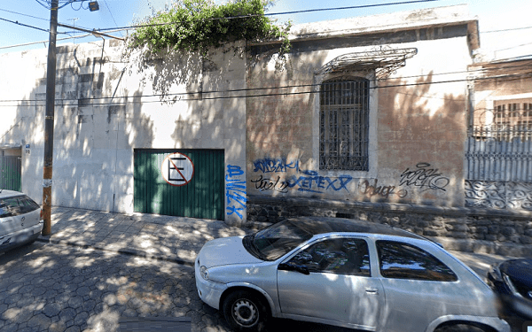 Apuñalan a estudiante para robarle su celular en el centro de Puebla