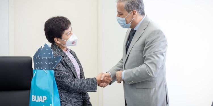 En la BUAP celebran 20 años de investigar en equipo