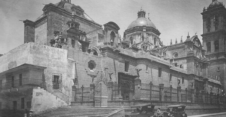 IN MEMORIAM / PRIMERA PIEDRA DE LA CATEDRAL