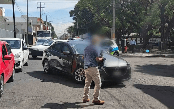 Ahora Ruta 77-A protagoniza colisión con vehículo particular en Huexotitla
