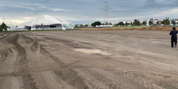 Clausuran obras en excampos deportivos de Cuautlancingo por falta de permisos