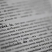 Si quieres ser discreto, observa bien estos seis preceptos: qué es lo que dices, dónde, de qué, a quién, cómo y cuándo