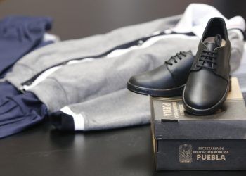 Uniformes y zapatos escolares se entregarán puntualmente en Puebla