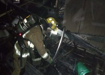 Incendio consume seis locales del Mercado Zapata en Puebla