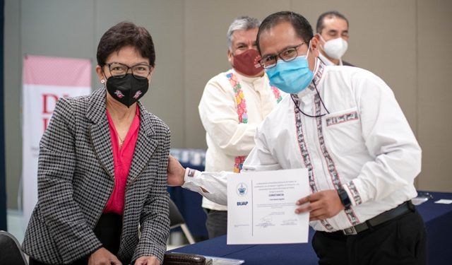 Clausura rectora de la BUAP el Diplomado Internacional en Lingüística Aplicada 2022