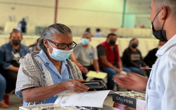 Otorga SEDIF lentes a personas en situación de vulnerabilidad