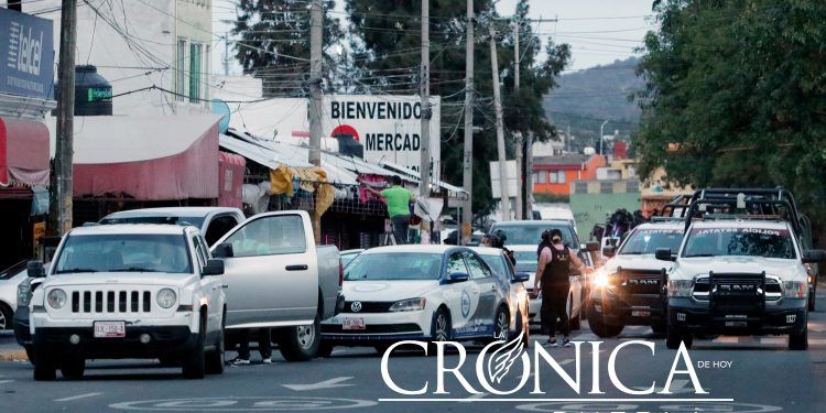 Detienen a dos personas tras operativo en el Mercado Morelos