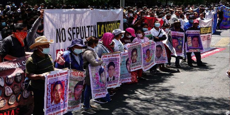 Dictan auto de formal prisión vs general y dos militares por caso Ayotzinapa
