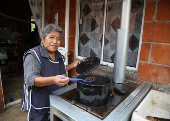 Entrega Secretaría de Bienestar apoyos a población vulnerable en Teziutlán