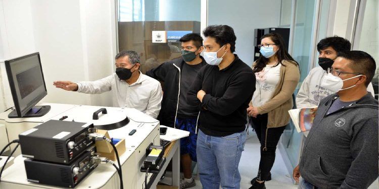 Investigadores de la BUAP modifican materiales para producir efectos luminiscentes