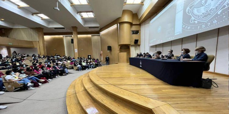 Inauguran encuentro sobre paradigmas del derecho en la BUAP