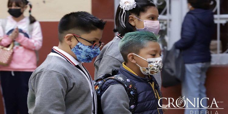 ¿Qué opinan los poblanos sobre ir a la escuela con el cabello pintado?