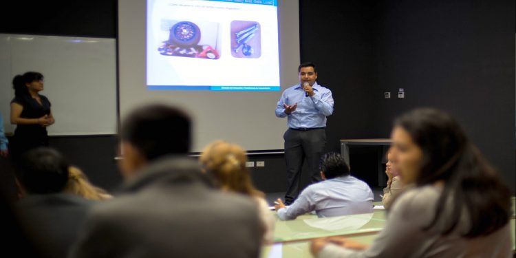 Apoya la BUAP a ayuntamientos para capacitar a jóvenes emprendedores