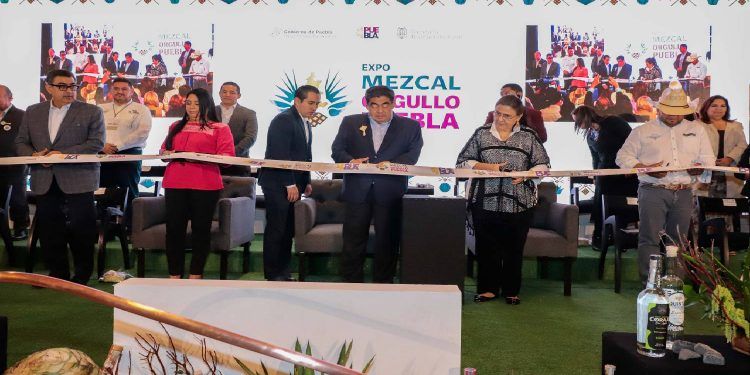 Reitera Miguel Barbosa apoyo al campo; inaugura la Expo Mezcal