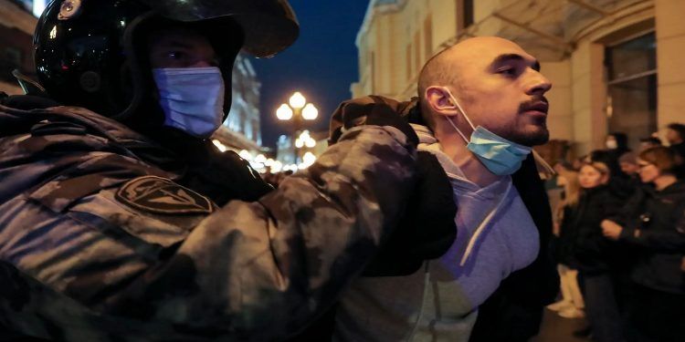 Más de mil detenidos en Rusia por protestas contra movilización decretada por Putin