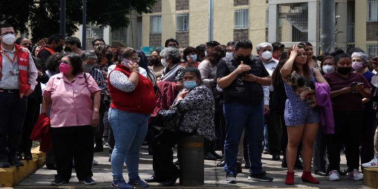 Sismológico reajusta a 7.7 la magnitud del sismo con epicentro en Michoacán