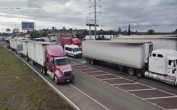 Cierran autopista México-Puebla por fuga de gas
