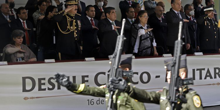 Desfile militar CCXII Independencia de México Puebla