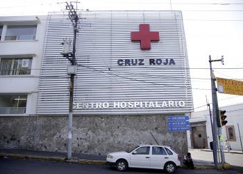 Volcadura de una ambulancia deja cinco lesionados en Puebla