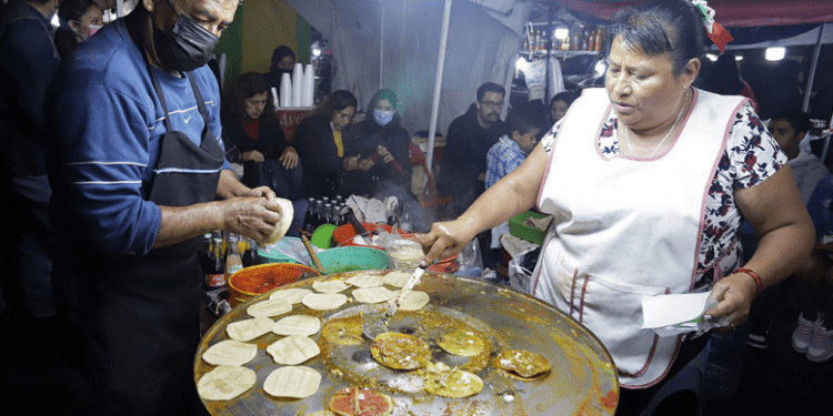 Honores para los héroes y fiesta de espectáculos