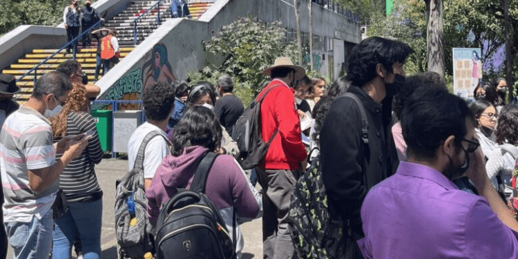 Desalojan Facultad de Ciencias Sociales de la UNAM por amenaza de bomba