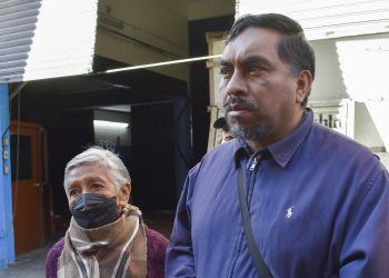 Dan 15 días a cinco voceadores para retirar sus casetas del centro de Puebla