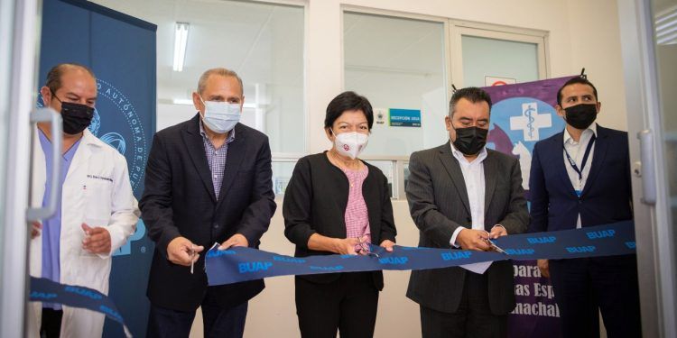 Rectora de la BUAP inaugura Hospital de Pequeñas Especies en Tecamachalco