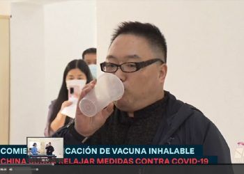 China aplica vacuna inhalable contra el COVID-19; el espray se aspira por la boca