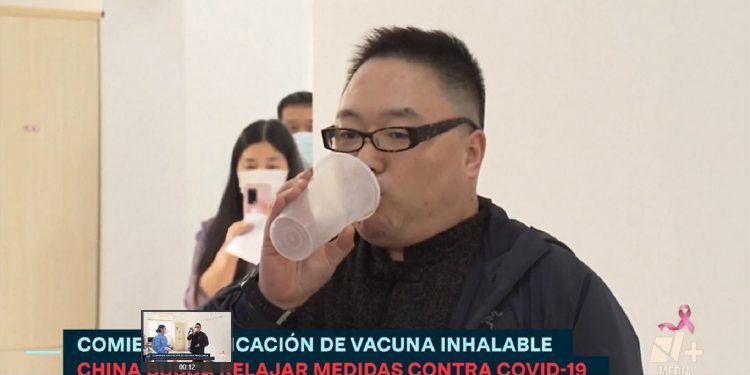 China aplica vacuna inhalable contra el COVID-19; el espray se aspira por la boca