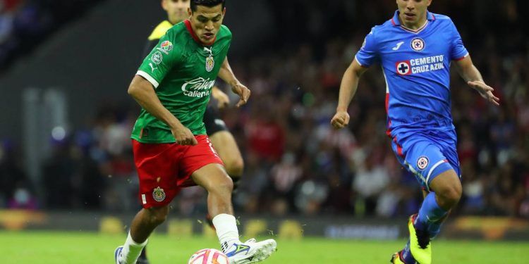 Pita la Máquina y gana 2-1 a Chivas
