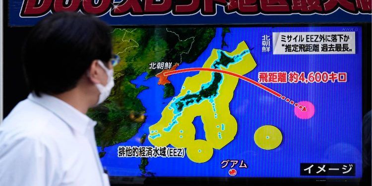 Corea del Norte lanza dos misiles balísticos al mar de Japón
