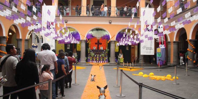 Más de 60 mil personas visitaron el Corredor de Ofrendas durante el fin de semana