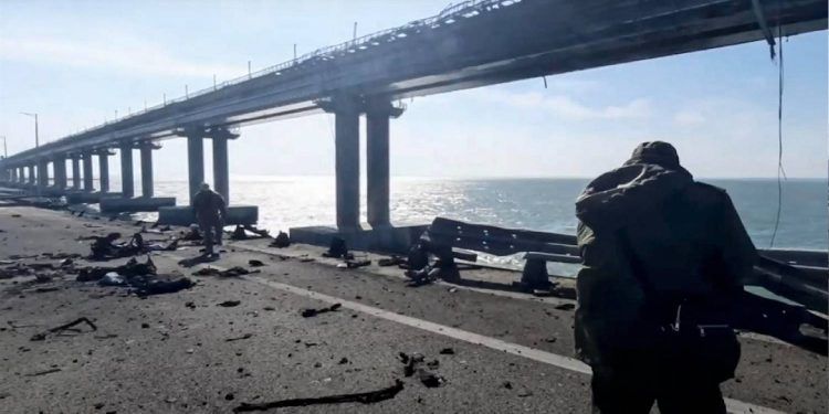 Al menos tres muertos tras explosión en el puente de Crimea